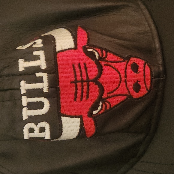 Chicago Bulls black trucker hat - Picture 2 of 12